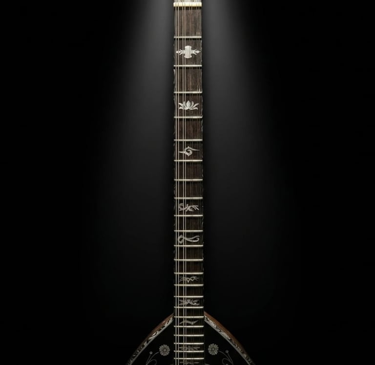 Χειροποίητο μπουζούκι με διακοσμητικό pickguard και ταστιέρα από παλίσανδρο σε σκούρο φόντο